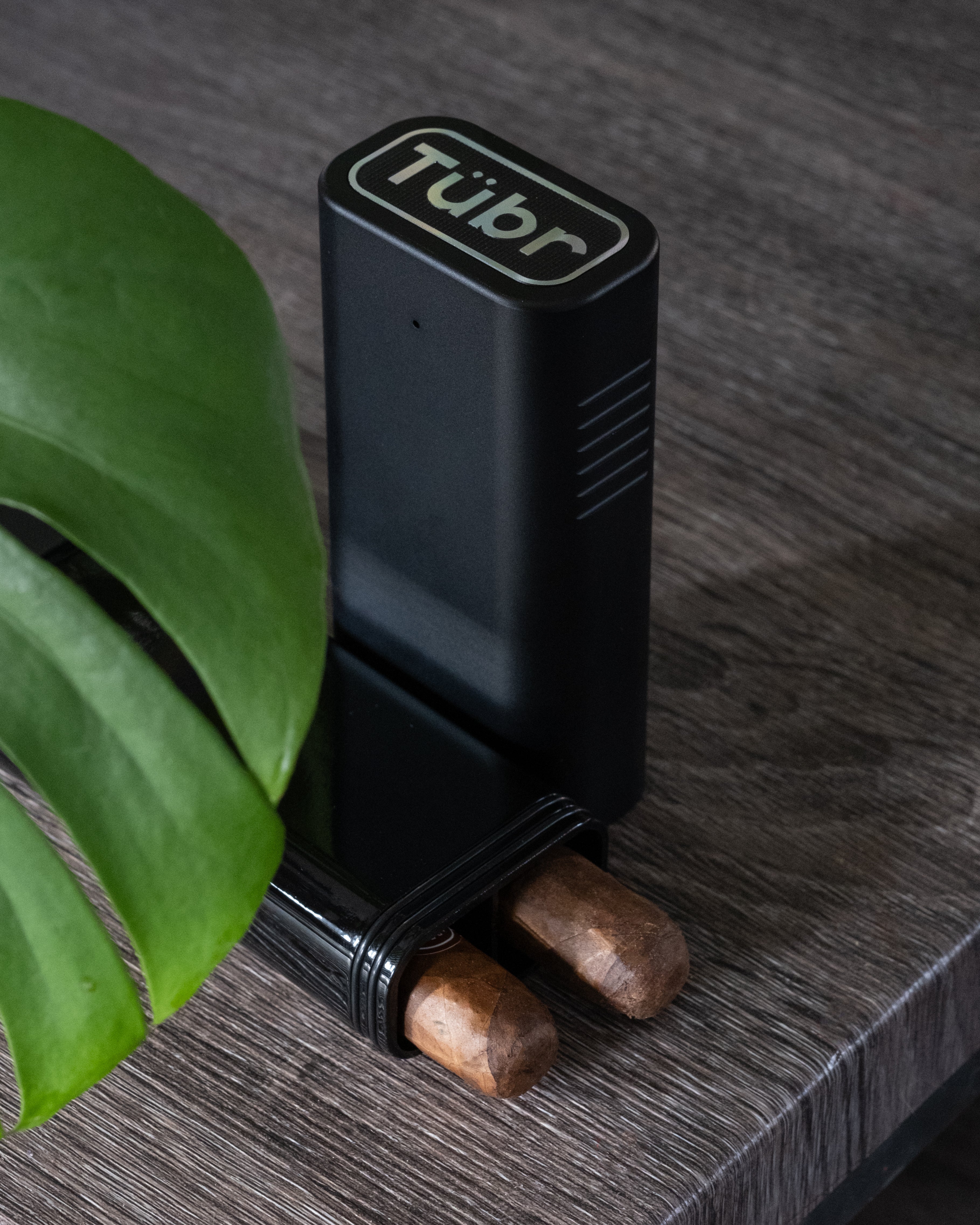 Black Gordo Alumen. Premium airtight waterproof cigar storage cases. Perfect for golf, boating, events & outdoor adventures.