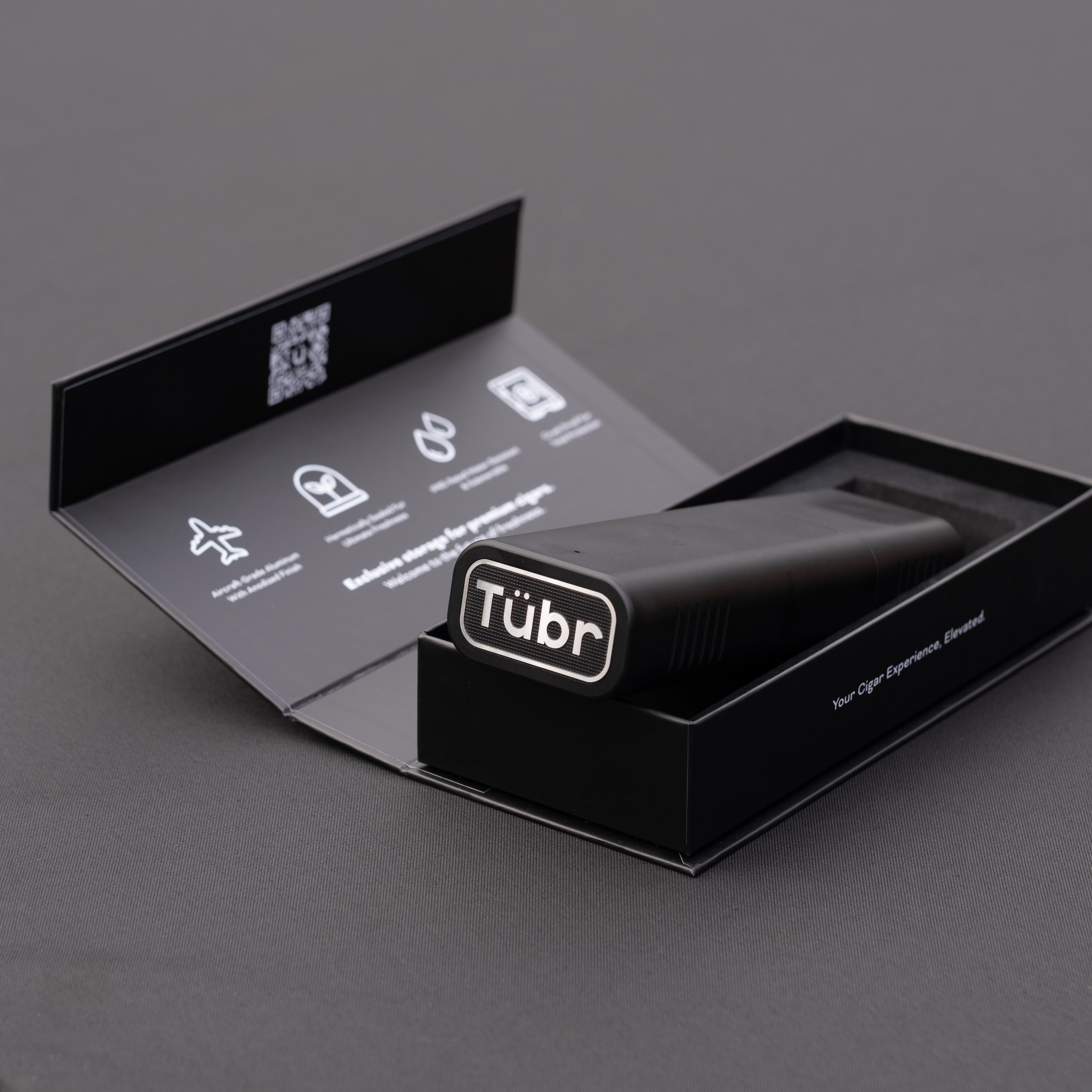 Black Gordo Alumen with beautiful packaging. Premium airtight waterproof cigar storage cases. Perfect for golf, boating, events & outdoor adventures.